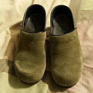 Dansko Olive mules size 39 ( 9 )