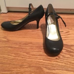 Steve Madden black heels with buckle