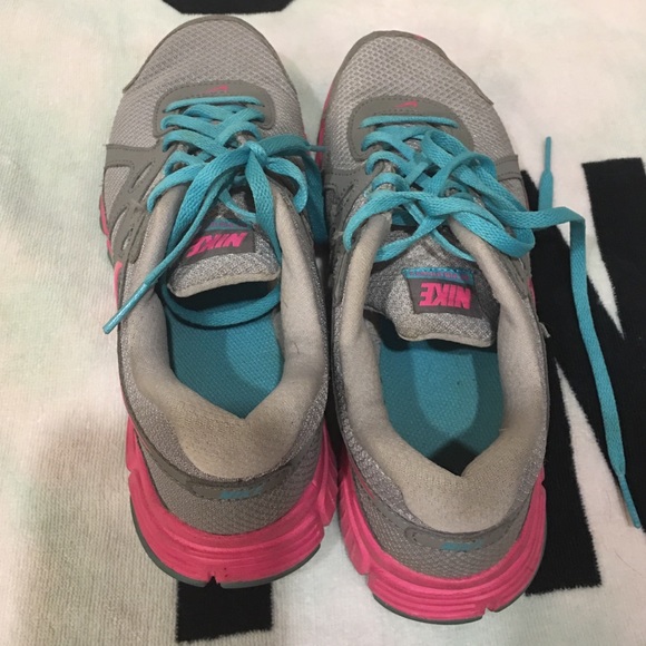 Nike - Picture 2 of 4