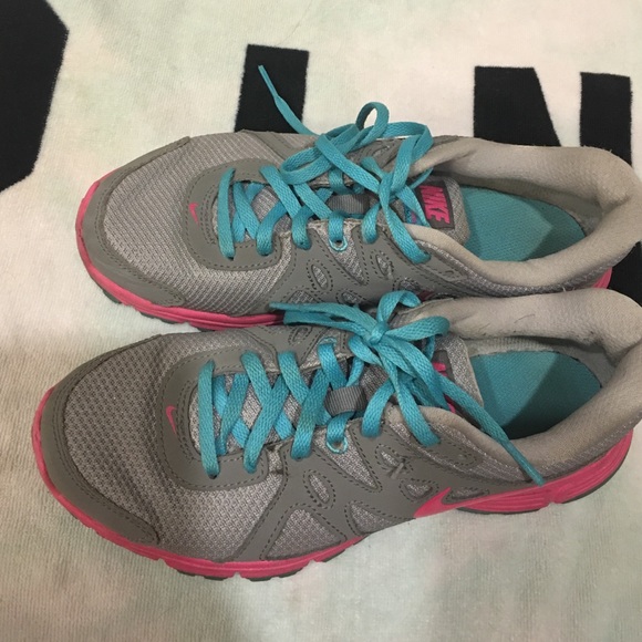 Nike - Picture 3 of 4