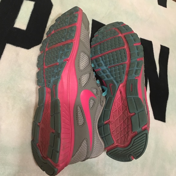 Nike - Picture 4 of 4