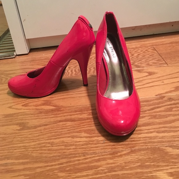 Red pumps