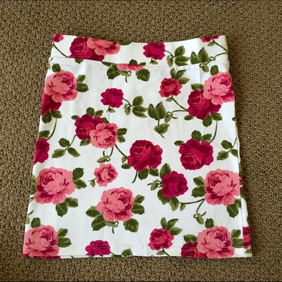 NWOT Forever 21 flowers bodycon skirt