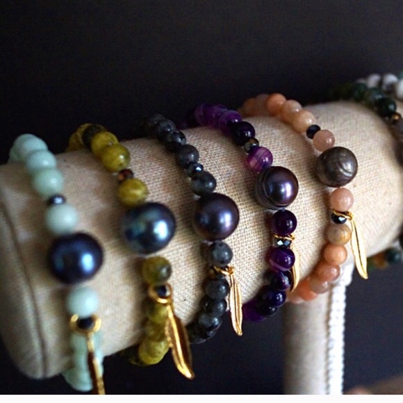 Sale! Gemstone and Pearl Stretch Bracelet! ❤️ - Picture 3 of 3