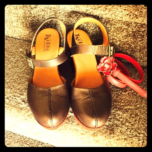 ❌Sold❌Korks • bronze Mary Janes ($55)