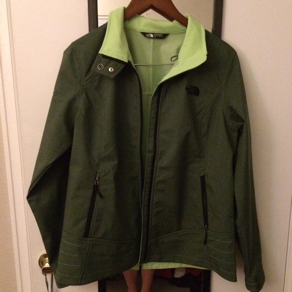 ❌SOLD❌Womens Green north face jacket size large