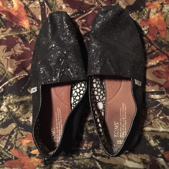 Sparkly Black TOMS ✨