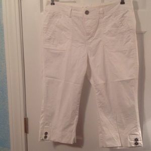 Croft & Barrow white capris in EUC