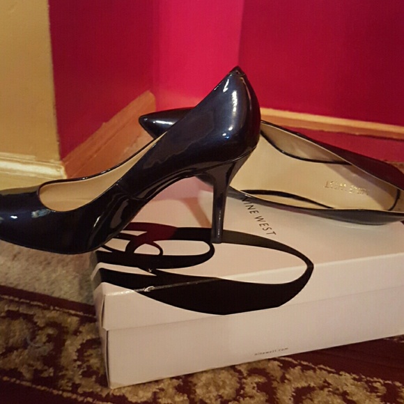 New Nine West patent leather pumps