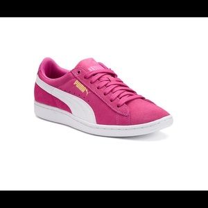 Pink classic pumas