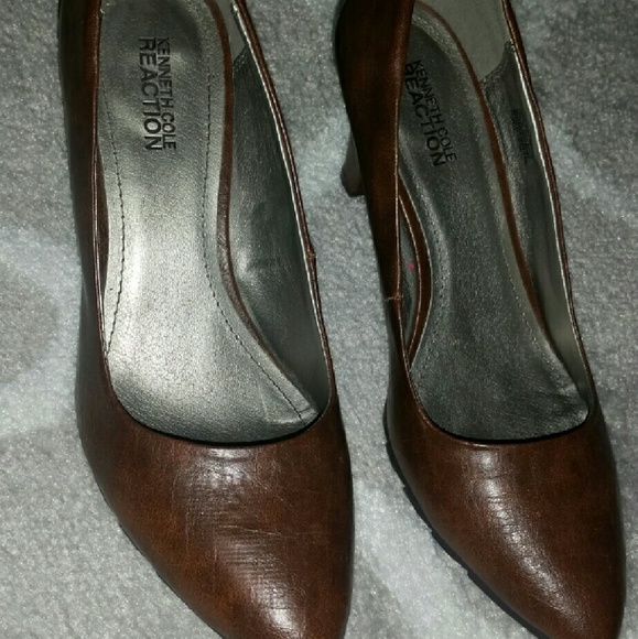 Like new Kenneth Cole Reaction brown pumps