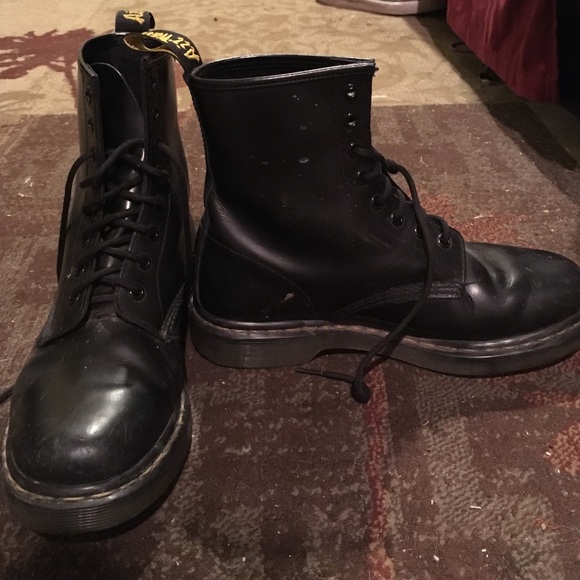 Size 9 black doc marten boots