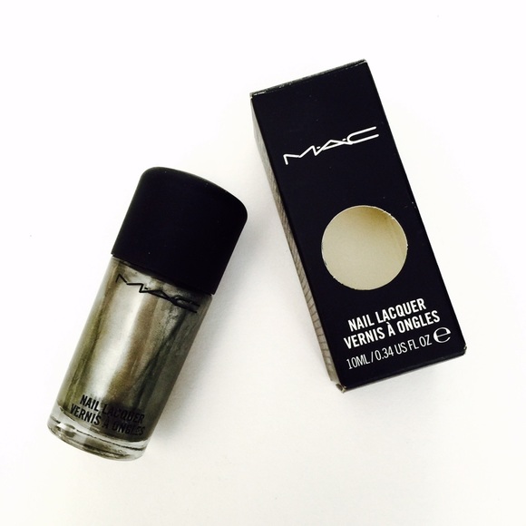 *BNIB* LE "VERY IMPORTANT PLATINUM" NAIL POLISH!