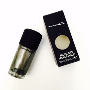 *BNIB* LE "VERY IMPORTANT PLATINUM" NAIL POLISH!
