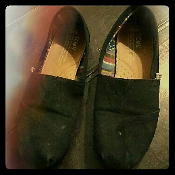 Black TOMS