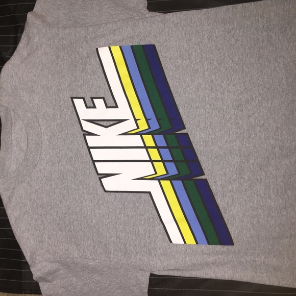 Nike T-Shirt. Size Medium