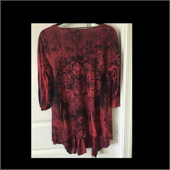 Red Top with a Settle Flare - Picture 2 of 2