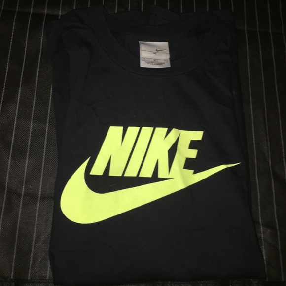 Nike T-Shirt. Size- Medium
