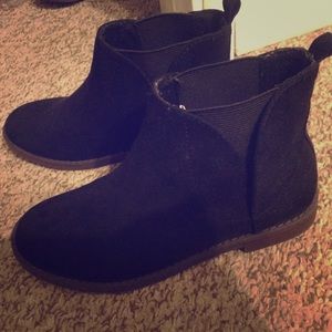 Used kid size 2 booties