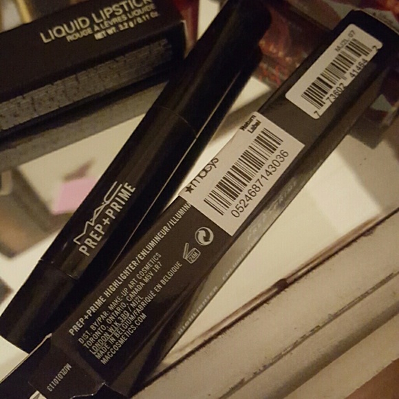 SOLD Authentic mac highlighter - Picture 3 of 4