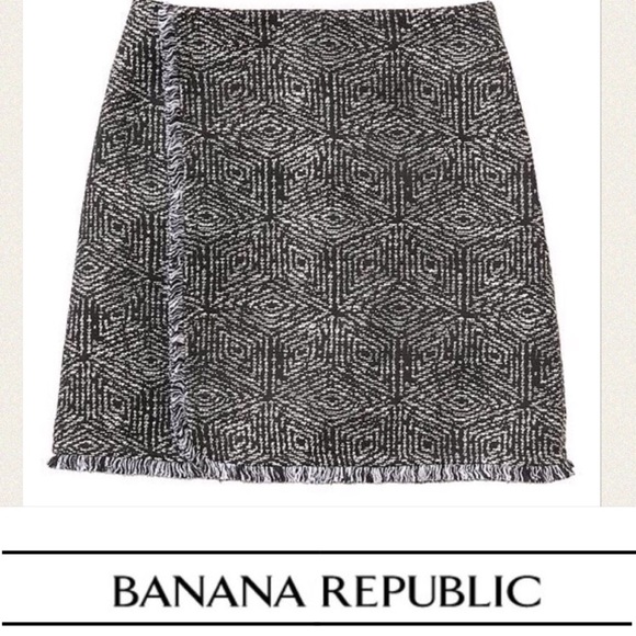 💕PRICE FIRM 💕 Banana Republic Fringe Mini Skirt - Picture 2 of 4