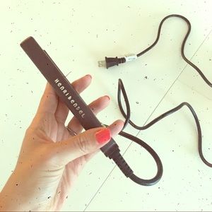 Travel size hair straightener