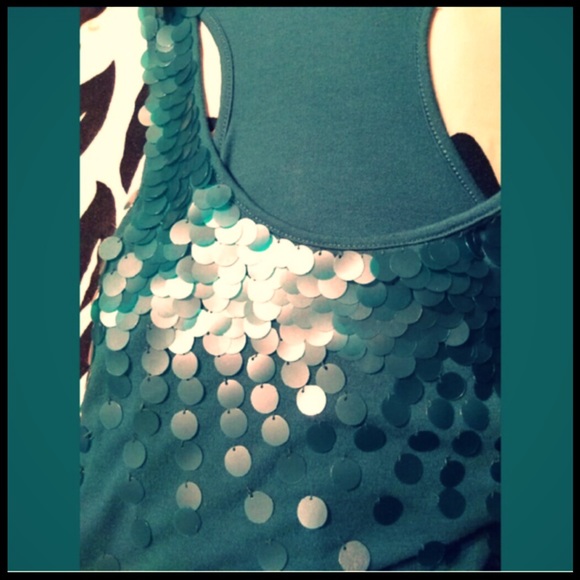 Forever 21 Sleveless Sequins Top - Picture 2 of 3