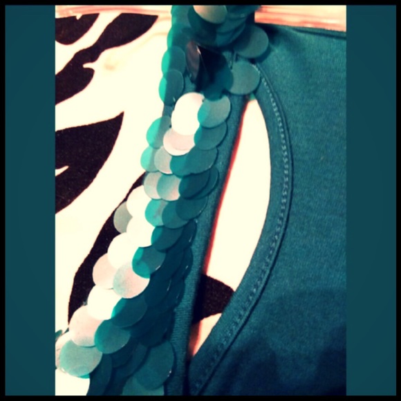 Forever 21 Sleveless Sequins Top - Picture 3 of 3