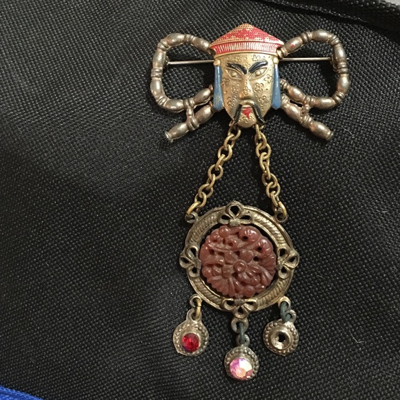 Costume jewelry. Brooch.