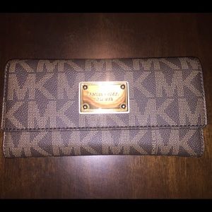 Michael kors wallet