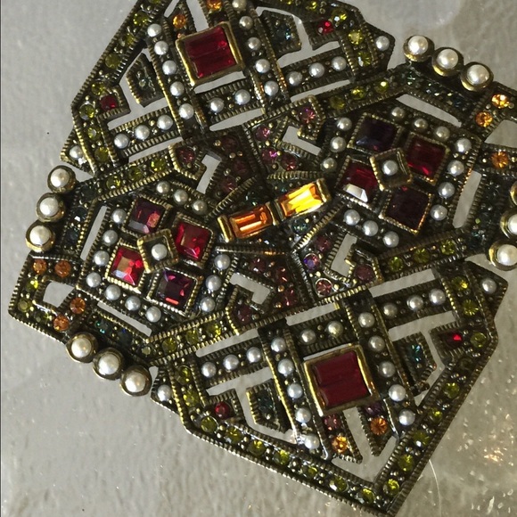 Heidi Daus Designs PIN.  Signed.