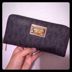 Michael Kors Continental Wallet