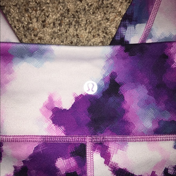Lululemon wuc III size 4. RARE blooming pixie