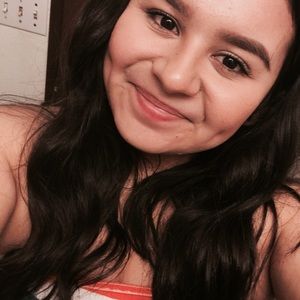 Meet your Posher, Alejandra