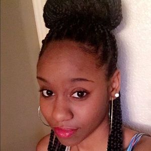 Meet your Posher, Candice