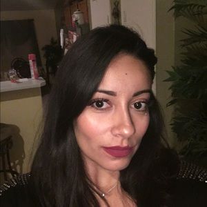 Meet your Posher, Cynthia