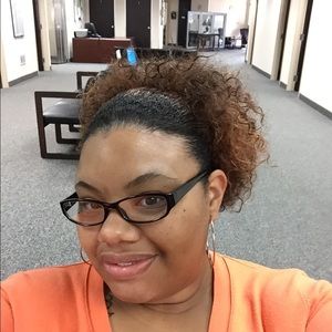 Meet your Posher, Kenisha