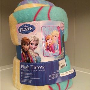 NWT FROZEN throw blanket