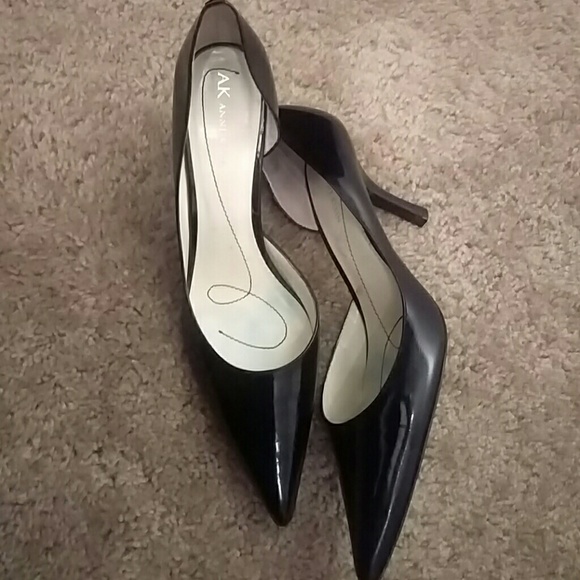 Anne Klein Patent pumps