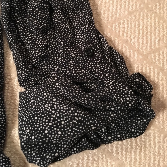 😍Pretty‼️Light Patterned Blouse - Picture 2 of 3