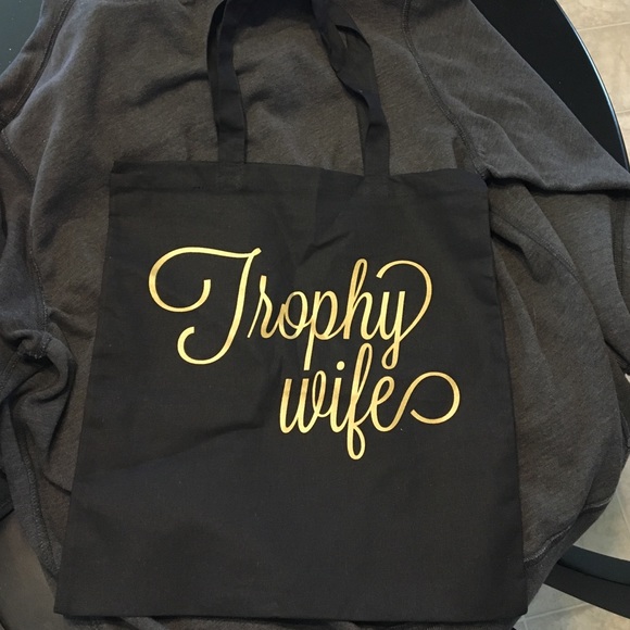 ❗️FINAL PRICE 👰🏼Trophy Wife tote 👰🏼 - Picture 2 of 4