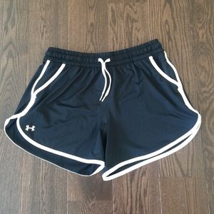 NEVER WORN! Under Armor workout shorts w/ pockets