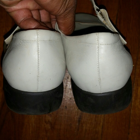 Shoe's - Picture 3 of 4
