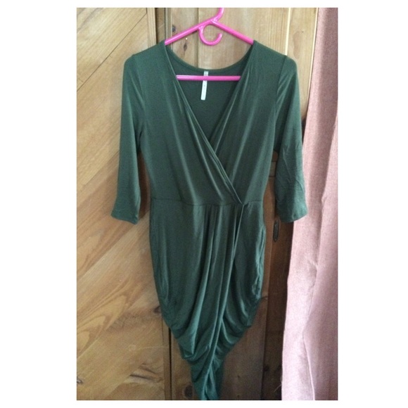 Dresses & Skirts - 💟Beautiful Green Wrap Dress💟