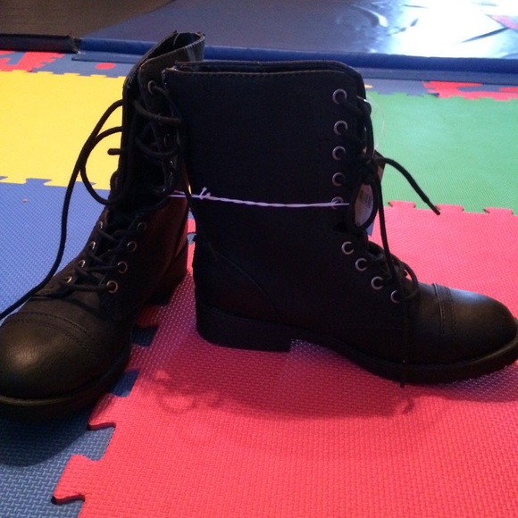 Combat boots