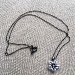 Flower pendant necklace