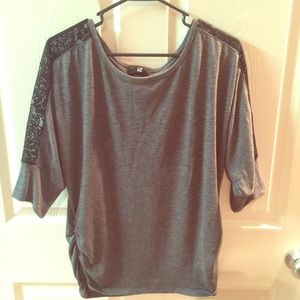 3/4 blouse with lace on arms