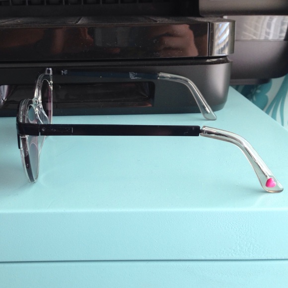 Betsey Johnson Retro Sunglasses - Picture 2 of 3