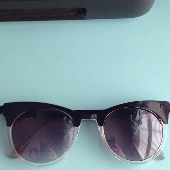 Betsey Johnson Accessories - Betsey Johnson Retro Sunglasses