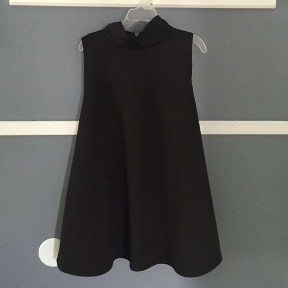 Turtle neck, black tank